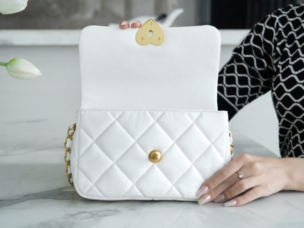 シャネル CHANEL バッグ 新作 2024 ホワイト AS2332 ラムスキン ゴールド金具 - 画像 (7)