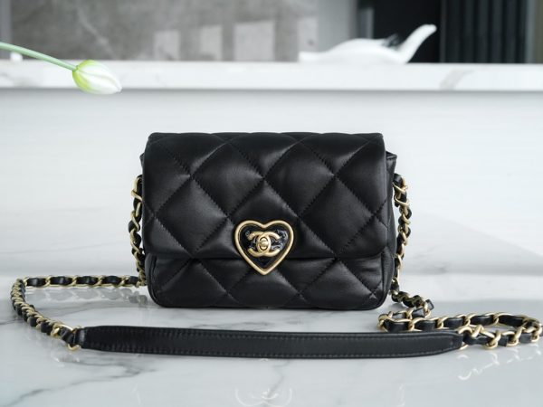 シャネル CHANEL バッグ 新作 2024 ブラック AS2331 ラムスキン ゴールド金具