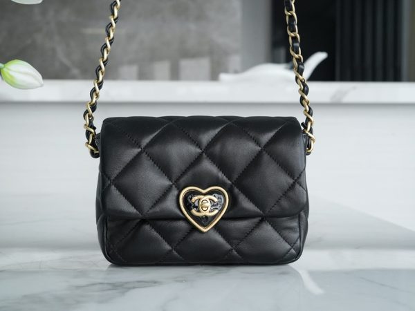 シャネル CHANEL バッグ 新作 2024 ブラック AS2331 ラムスキン ゴールド金具 - 画像 (2)