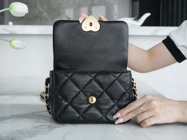シャネル CHANEL バッグ 新作 2024 ブラック AS2331 ラムスキン ゴールド金具 - 画像 (6)