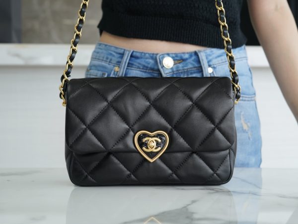 シャネル CHANEL バッグ 新作 2024 ブラック AS2332 ラムスキン ゴールド金具