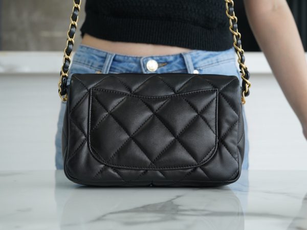 シャネル CHANEL バッグ 新作 2024 ブラック AS2332 ラムスキン ゴールド金具 - 画像 (3)