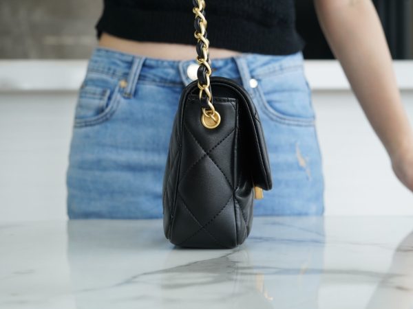 シャネル CHANEL バッグ 新作 2024 ブラック AS2332 ラムスキン ゴールド金具 - 画像 (4)