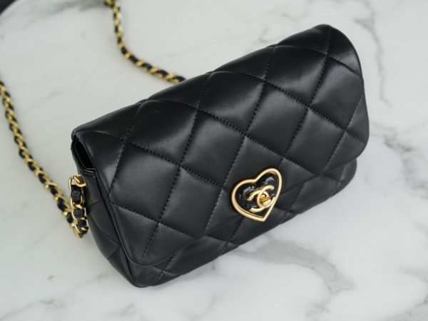シャネル CHANEL バッグ 新作 2024 ブラック AS2332 ラムスキン ゴールド金具 - 画像 (6)