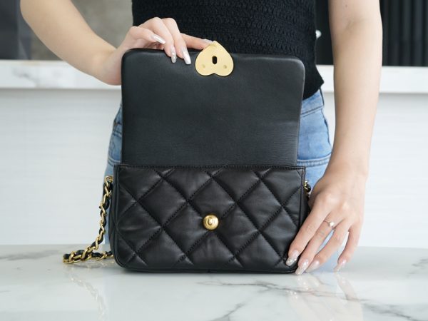 シャネル CHANEL バッグ 新作 2024 ブラック AS2332 ラムスキン ゴールド金具 - 画像 (7)