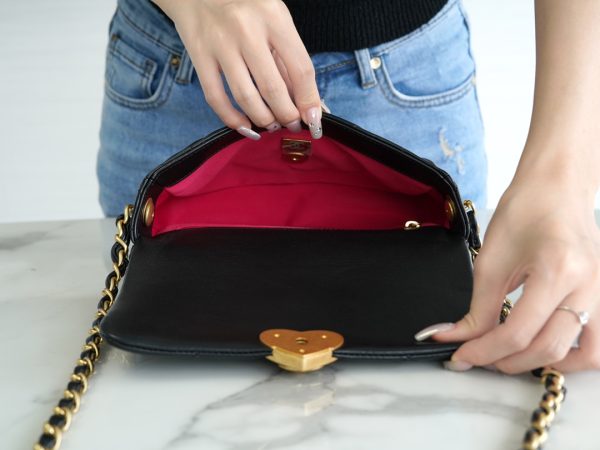 シャネル CHANEL バッグ 新作 2024 ブラック AS2332 ラムスキン ゴールド金具 - 画像 (8)