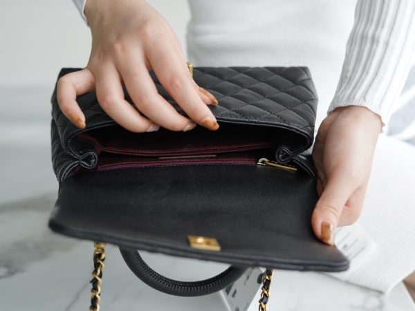 シャネル CHANEL バッグ 新作 2024 Coco Handle ブラック AS5503 キャビアスキン ゴールド金具 - 画像 (7)