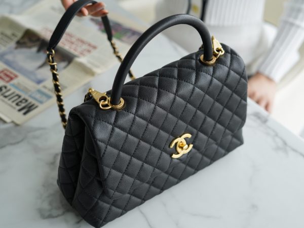 シャネル CHANEL バッグ 新作 2024 Coco Handle ブラック AS5505 キャビアスキン ゴールド金具 - 画像 (4)