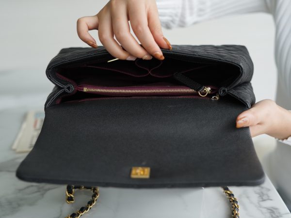 シャネル CHANEL バッグ 新作 2024 Coco Handle ブラック AS5505 キャビアスキン ゴールド金具 - 画像 (8)