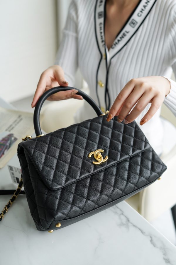 シャネル CHANEL バッグ 新作 2024 Coco Handle ブラック AS5505 キャビアスキン ゴールド金具 - 画像 (9)