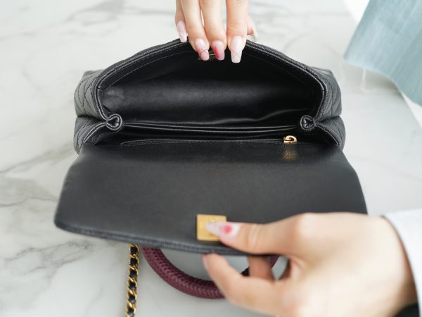 シャネル CHANEL バッグ 新作 2024 Coco Handle ブラック AS7706 キャビアスキン ゴールド金具 - 画像 (6)