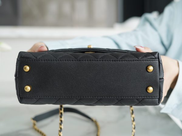 シャネル CHANEL バッグ 新作 2024 Coco Handle ブラック AS7706 キャビアスキン ゴールド金具 - 画像 (8)