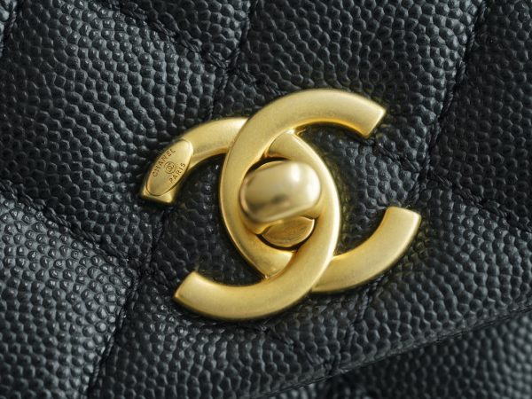 シャネル CHANEL バッグ 新作 2024 Coco Handle ブラック AS7706 キャビアスキン ゴールド金具 - 画像 (9)