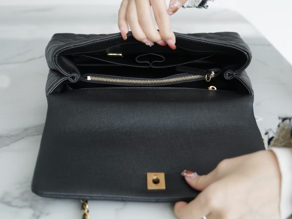 シャネル CHANEL バッグ 新作 2024 Coco Handle ブラック AS7708 キャビアスキン ゴールド金具 - 画像 (4)