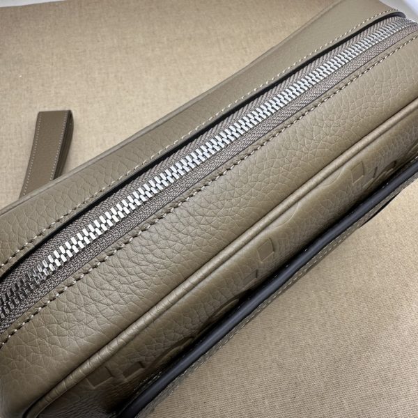 グッチ メンズ クラッチ バッグ ベージュ 760224 AABY 8358 レザー シルバー金具 - 画像 (5)