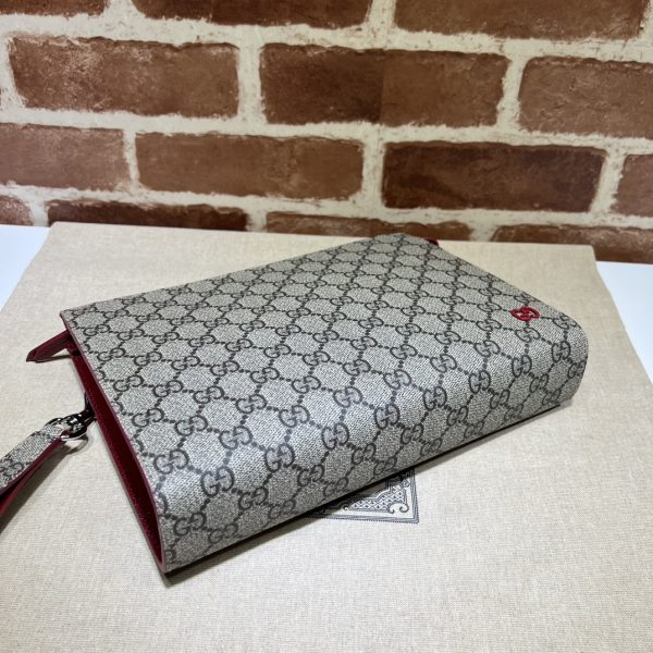 グッチ GG ディテール付き ポーチ ベージュ＆エボニー/レッド 660513 2YQAG 6832 GGスプリームキャンバス/レザー シルバー金具 - 画像 (4)