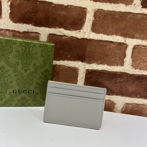 グッチ Logo card holder 財布 レディース 春夏 2024 新作 ライトグレー 773428 0OP0N 1440 レザー ゴールド金具 - 画像 (2)