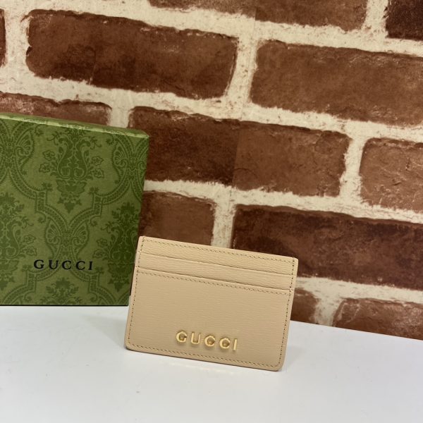 グッチ Logo card holder 財布 レディース 春夏 2024 新作 ベージュ 773428 0OP0N 8358 レザー ゴールド金具
