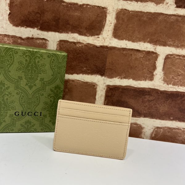 グッチ Logo card holder 財布 レディース 春夏 2024 新作 ベージュ 773428 0OP0N 8358 レザー ゴールド金具 - 画像 (2)