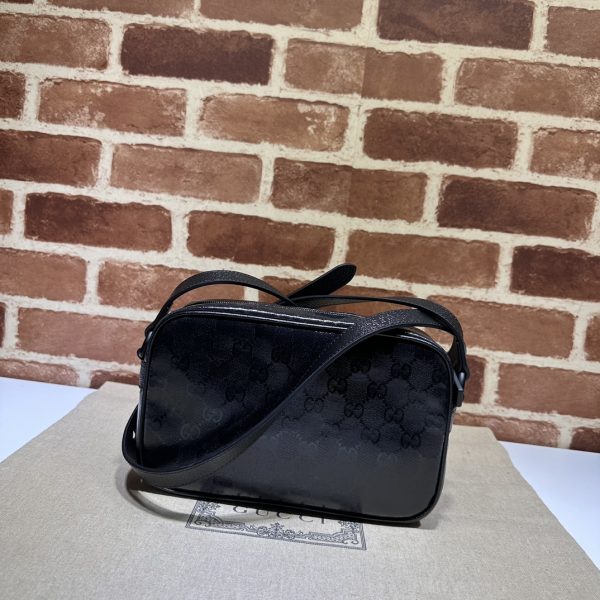 グッチ GG クリスタル ミニ ショルダーバッグ ブラック 760342 FACK5 1000 GGスプリーム キャンバス/レザー シルバー金具 - 画像 (3)