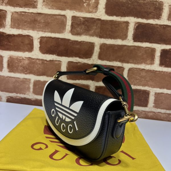グッチ adidas アディダス コラボ ミニバッグ ショルダー ブラック 727791 AAA8H 1000 レザー ゴールド金具 - 画像 (9)
