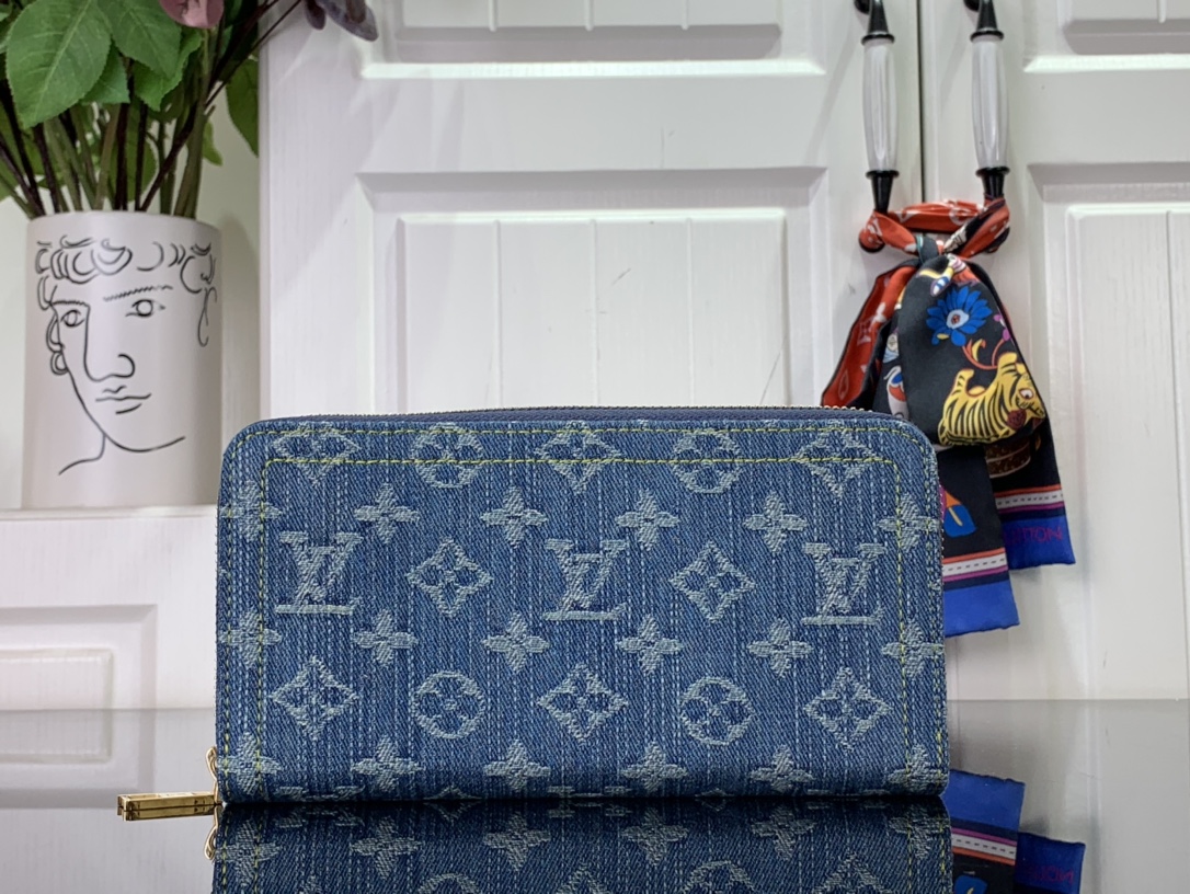 最高級ルイヴィトンスーパーコピー ルイヴィトン財布コピー 新作 LV リミックス ジッピー・ウォレット ブルーデニム M82958 モノグラム・デニム ゴールド金具