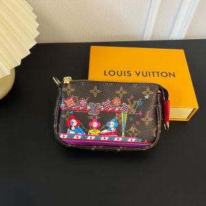 最高級ルイヴィトンスーパーコピー ルイヴィトンポシェットコピー ミニ･ポシェット･アクセソワール モノグラム レッド M82623 モノグラム･キャンバス ゴールド金具 lv202401062