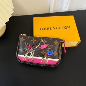 最高級ルイヴィトンスーパーコピー ルイヴィトンポシェットコピー ミニ･ポシェット･アクセソワール モノグラム フューシャ M82623 モノグラム･キャンバス ゴールド金具
