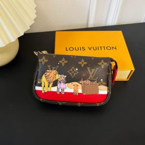 最高級ルイヴィトンスーパーコピー ルイヴィトンポシェットコピー ミニ･ポシェット･アクセソワール モノグラム レッド M82623 モノグラム･キャンバス ゴールド金具 lv202401070