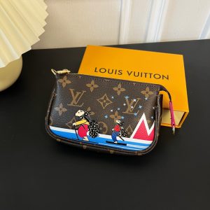最高級ルイヴィトンスーパーコピー ルイヴィトンポシェットコピー ミニ･ポシェット･アクセソワール モノグラム レッド M82623 モノグラム･キャンバス ゴールド金具 lv202401071