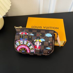 最高級ルイヴィトンスーパーコピー ルイヴィトンポシェットコピー ミニ･ポシェット･アクセソワール ダミエ ピンク M82623 ダミエ･エベヌ キャンバス ゴールド金具 lv202401072