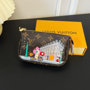 最高級ルイヴィトンスーパーコピー ルイヴィトンポシェットコピー ミニ･ポシェット･アクセソワール モノグラム ピンク M82623 モノグラム･キャンバス ゴールド金具 lv202401074