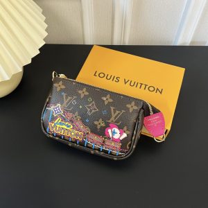 最高級ルイヴィトンスーパーコピー ルイヴィトンポシェットコピー ミニ･ポシェット･アクセソワール モノグラム レッド M82623 モノグラム･キャンバス ゴールド金具 lv202401077