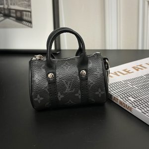 最高級ルイヴィトンスーパーコピー ルイヴィトンキーケースコピー キーホルダー･ミニ キーポル ノワール M01428 モノグラム･エクリプス キャンバス シルバー金具