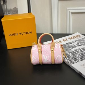 最高級ルイヴィトンスーパーコピー ルイヴィトンキーケースコピー キーホルダー･ミニ キーポル ブトンドローズ（ピンク系） M01428 モノグラム･アンプラント ゴールド金具