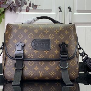 最高級ルイヴィトンスーパーコピー ルイヴィトンバッグコピー LV トレイル･メッセンジャー ダークブラウン M46972 モノグラム･マカサー キャンバス ブラック金具