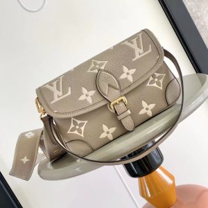 最高級ルイヴィトンスーパーコピー ルイヴィトンバッグコピー Diane トゥルトレール クレーム m46386 モノグラム･アンプラント レザー ゴールド金具