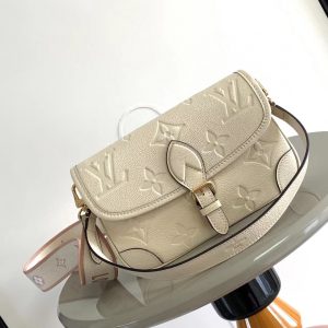 最高級ルイヴィトンスーパーコピー ルイヴィトンバッグコピー Diane クレーム M46388 モノグラム･アンプラント レザー ゴールド金具
