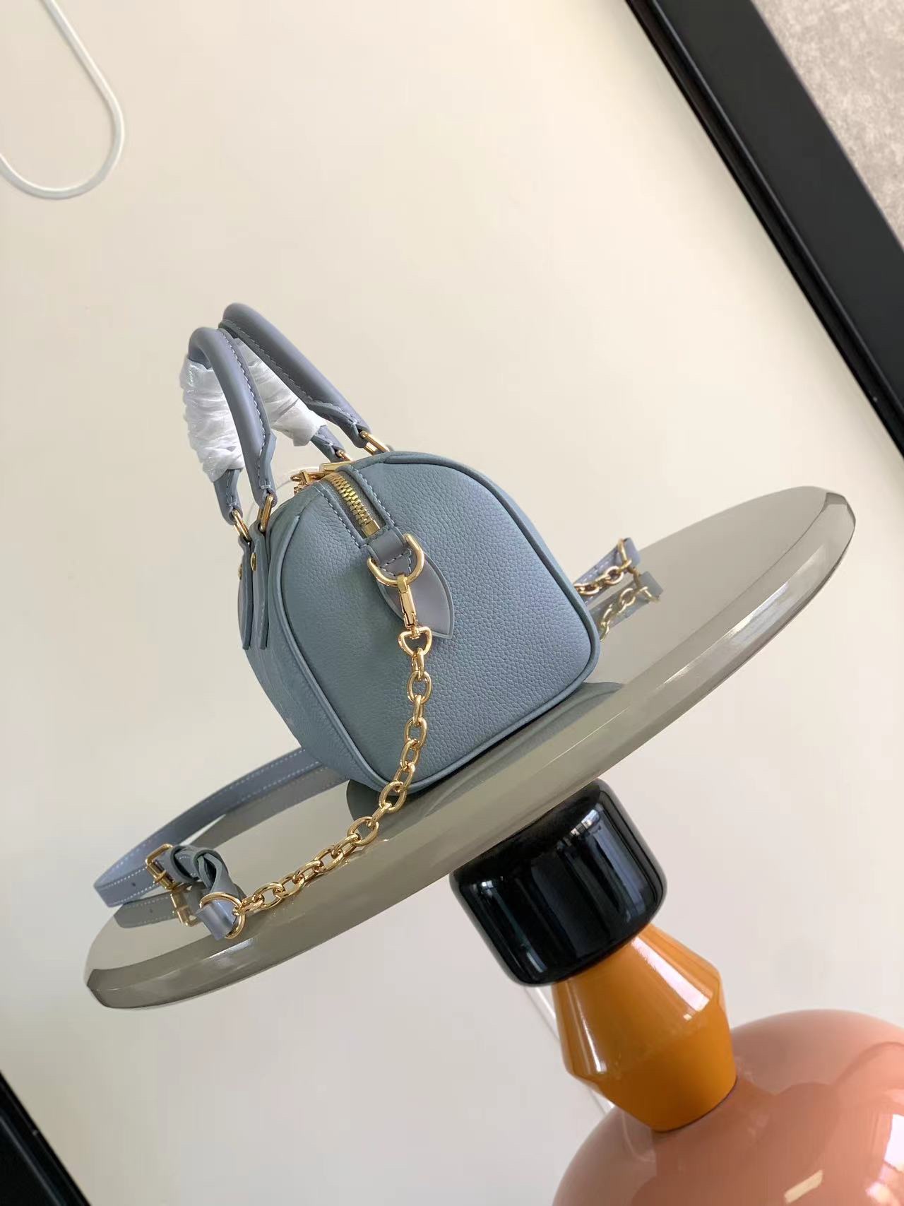 最高級ルイヴィトンスーパーコピー ルイヴィトンバッグコピー スピーディ・バンドリエール 20 ブルー M46484 エンボス加工したグレインレザー ゴールド金具 - 画像 (9)