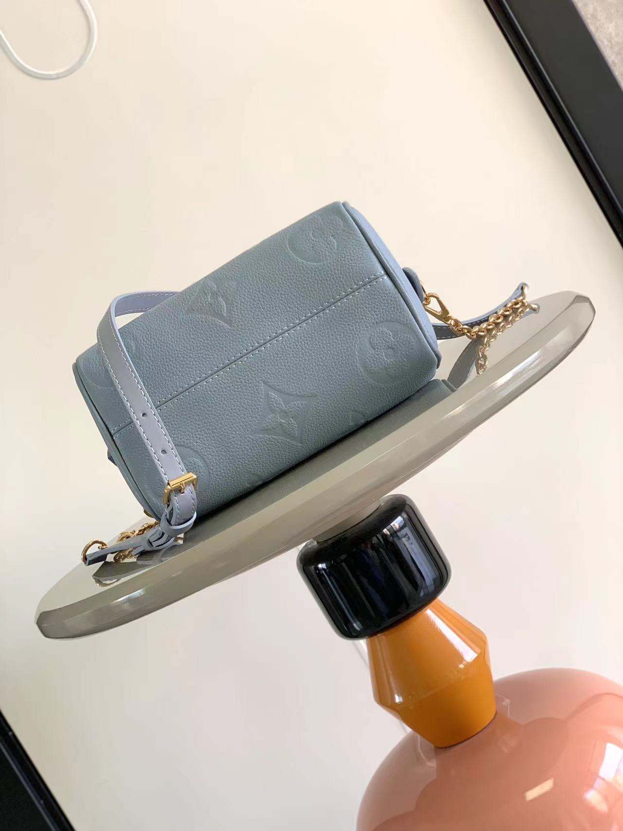 最高級ルイヴィトンスーパーコピー ルイヴィトンバッグコピー スピーディ・バンドリエール 20 ブルー M46484 エンボス加工したグレインレザー ゴールド金具 - 画像 (7)