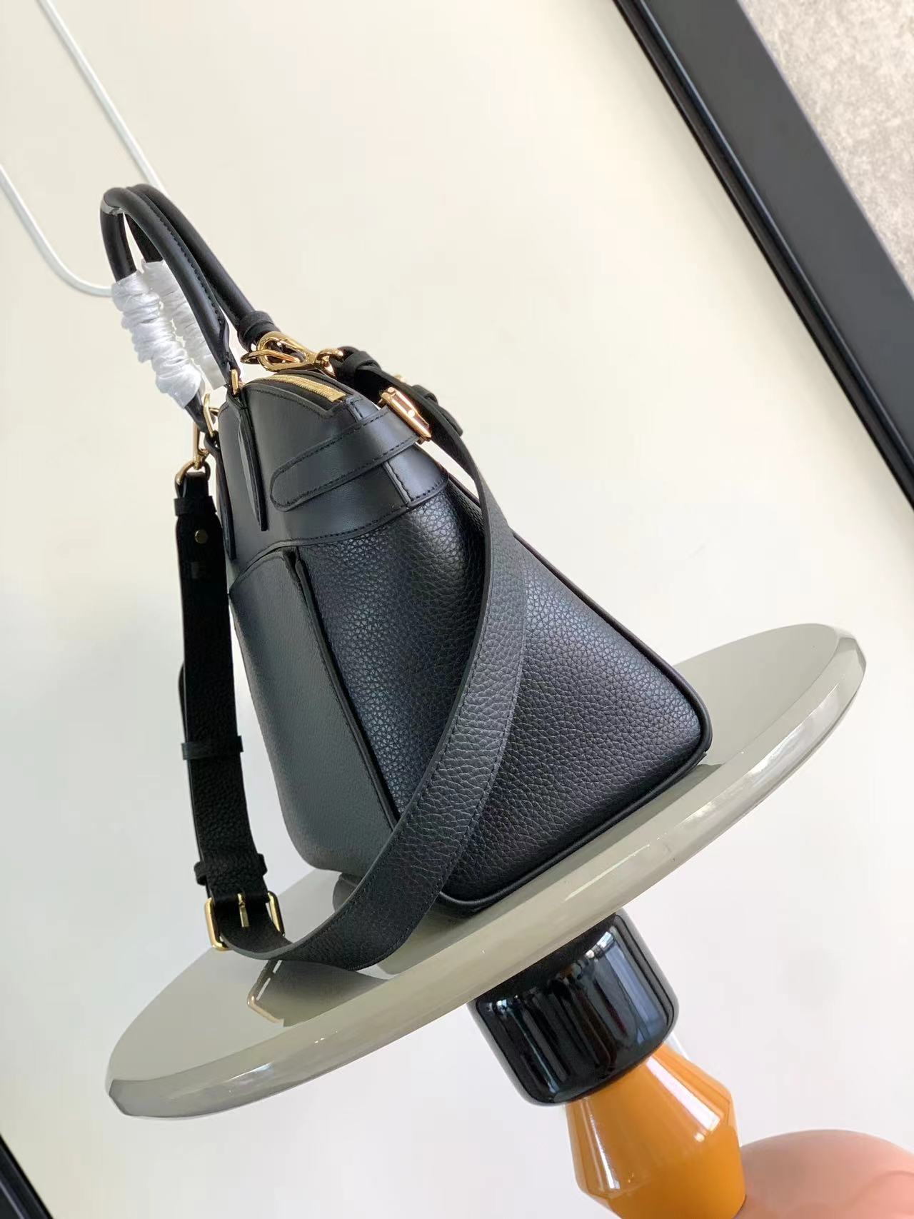 最高級ルイヴィトンスーパーコピー ルイヴィトンバッグコピー ロックイット ブラック M22914 トリヨンレザー ゴールド金具 - 画像 (9)