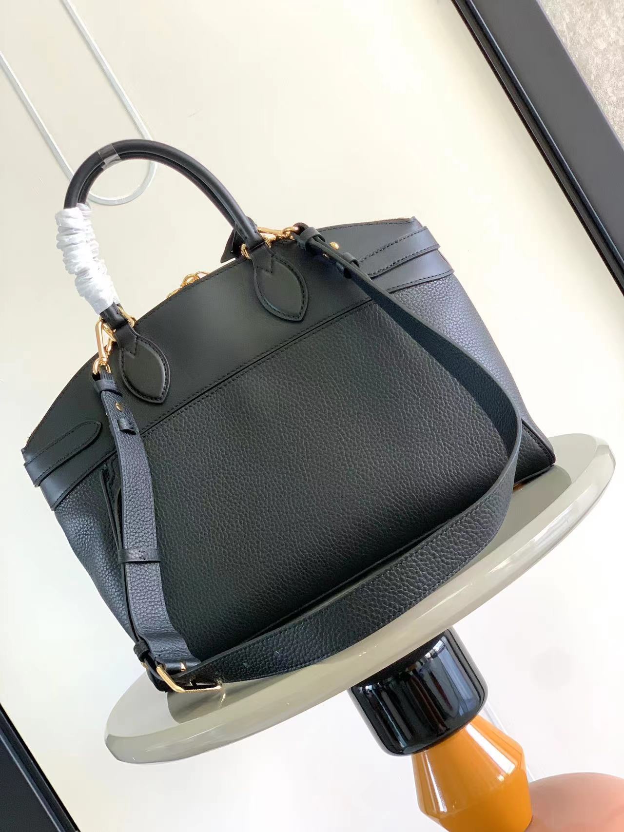 最高級ルイヴィトンスーパーコピー ルイヴィトンバッグコピー ロックイット ブラック M22914 トリヨンレザー ゴールド金具 - 画像 (8)