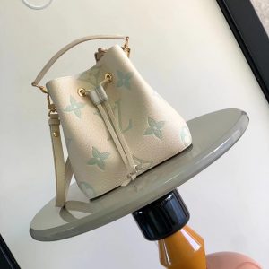 最高級ルイヴィトンスーパーコピー ルイヴィトンバッグコピー NéoNoé BB ラテ / 抹茶 M45709 エンボス加工したグレインレザー ゴールド金具