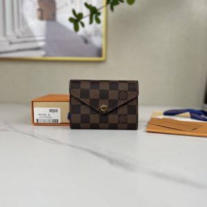 最高級ルイヴィトンスーパーコピー ルイヴィトン財布コピー ポルトフォイユ･ヴィクトリーヌ コクリコ（レッド） N41659 ダミエ･エベヌ キャンバス ゴールド金具