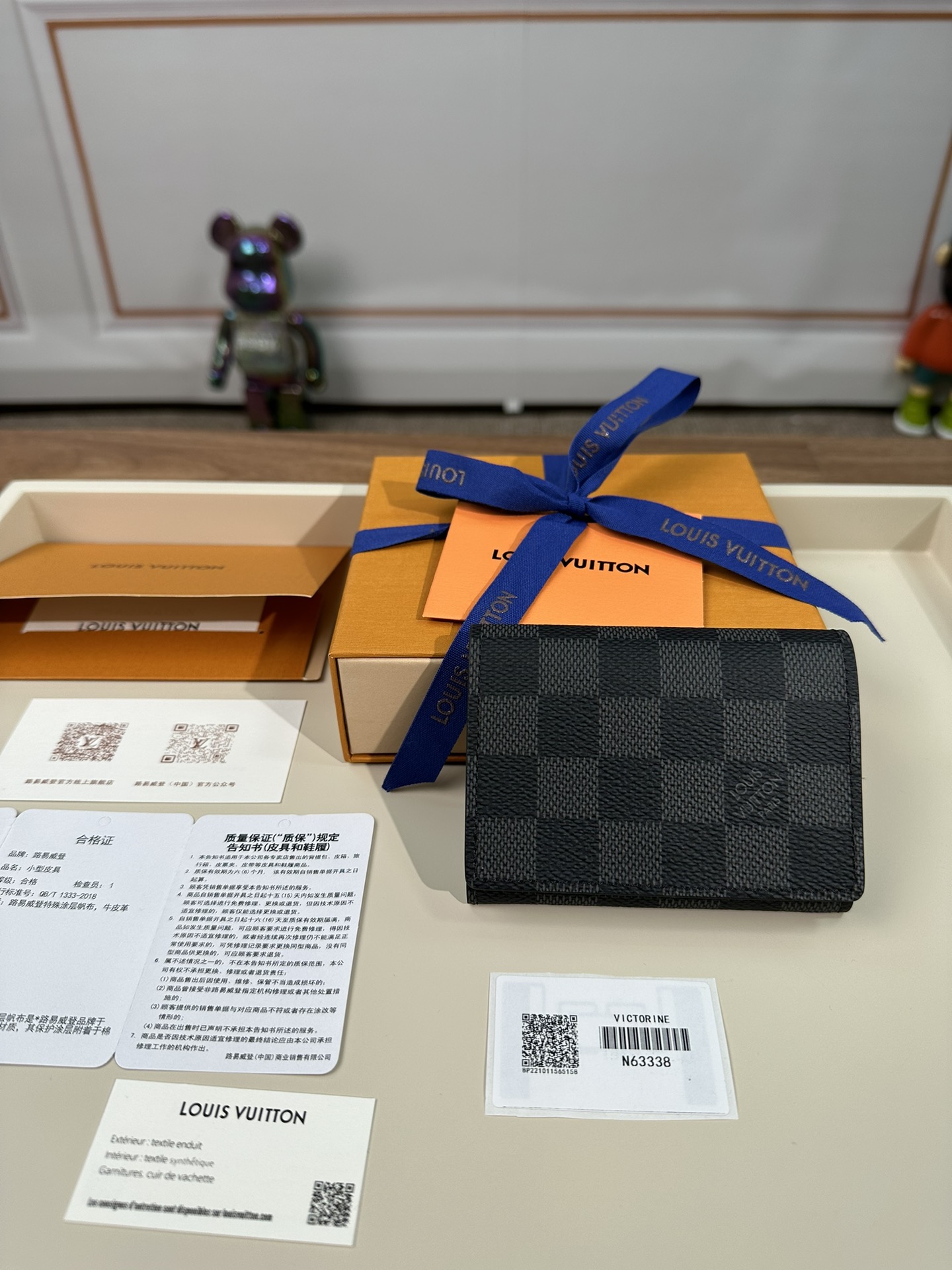 最高級ルイヴィトンスーパーコピー ルイヴィトンカードケースコピー カードケース アンヴェロップ・カルト ドゥ ヴィジット ブラック N63338 ダミエ・グラフィット キャンバス