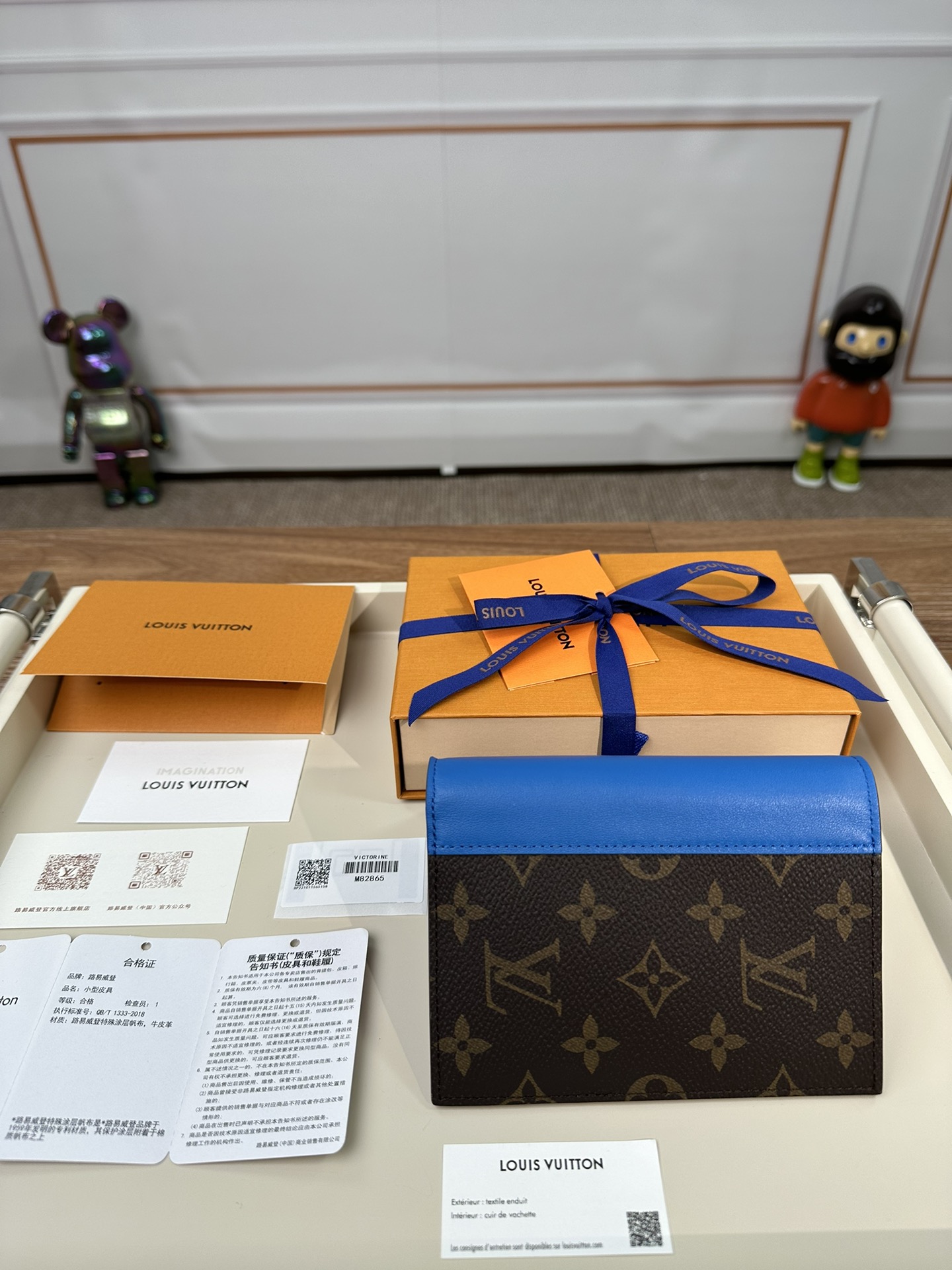 最高級ルイヴィトンスーパーコピー ルイヴィトンカードケースコピー パスポートカバー クーヴェルテュール・パスポール NM ブルー M82865 モノグラム・マカサー キャンバス - 画像 (9)