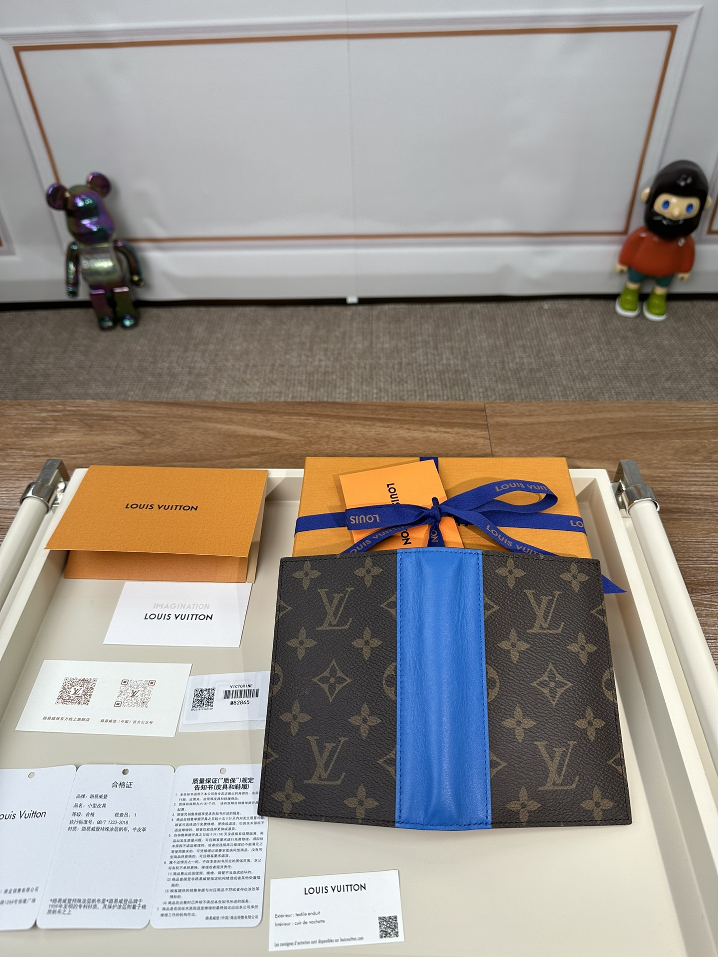 最高級ルイヴィトンスーパーコピー ルイヴィトンカードケースコピー パスポートカバー クーヴェルテュール・パスポール NM ブルー M82865 モノグラム・マカサー キャンバス - 画像 (3)