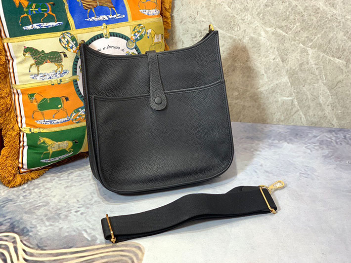 最高級HERMESスーパーコピー エルメスエヴリン29/PMコピー エヴリン3 29/PM ブラック トリヨン ゴールド金具 新品 2024W1071 - 画像 (9)