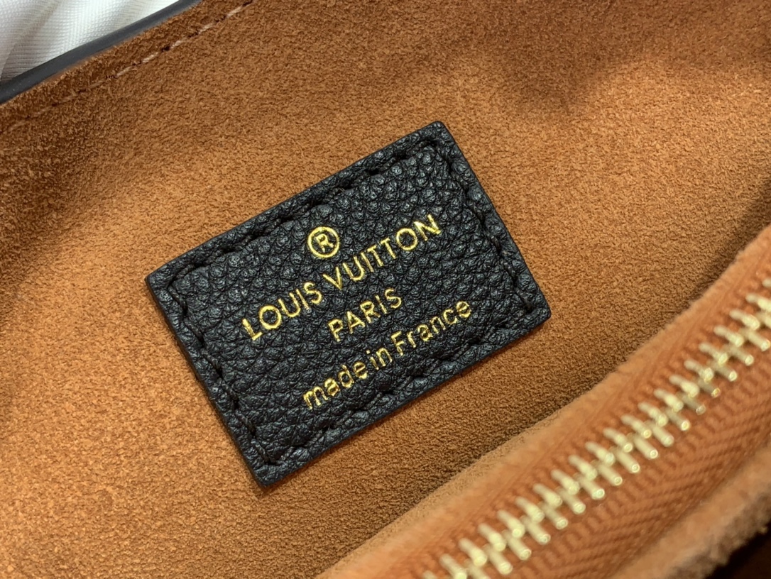 ルイヴィトンバッグ新作2024 ロウキー・ショルダーバッグ ブラック M24611 グレインカーフレザー ゴールド金具 - 画像 (2)