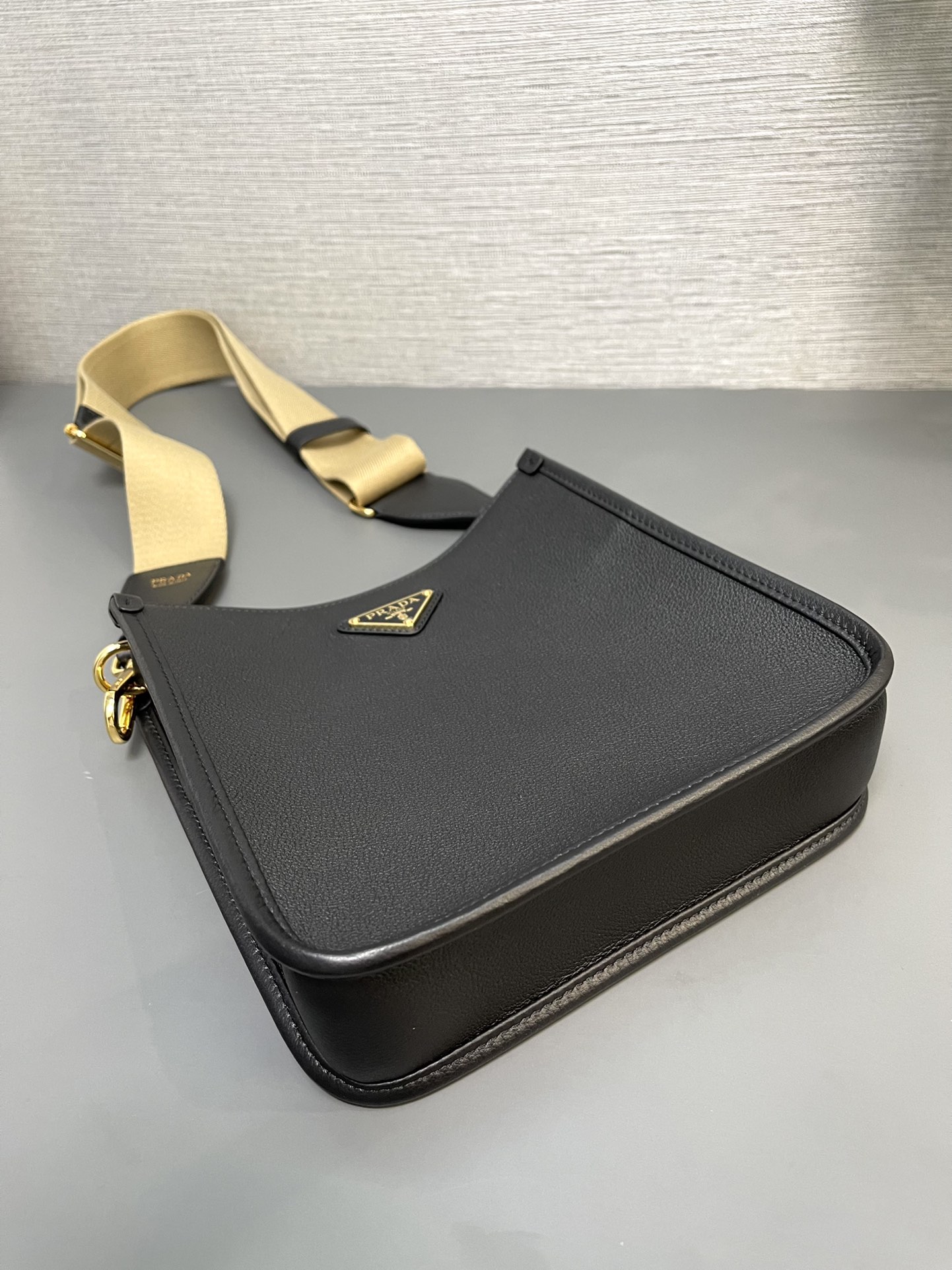 最高級プラダスーパーコピー プラダバッグコピー レザー ミニ ショルダーバッグ ブラック 1BH220_2DKV_F0002_V_3OO ゴールド金具 - 画像 (6)